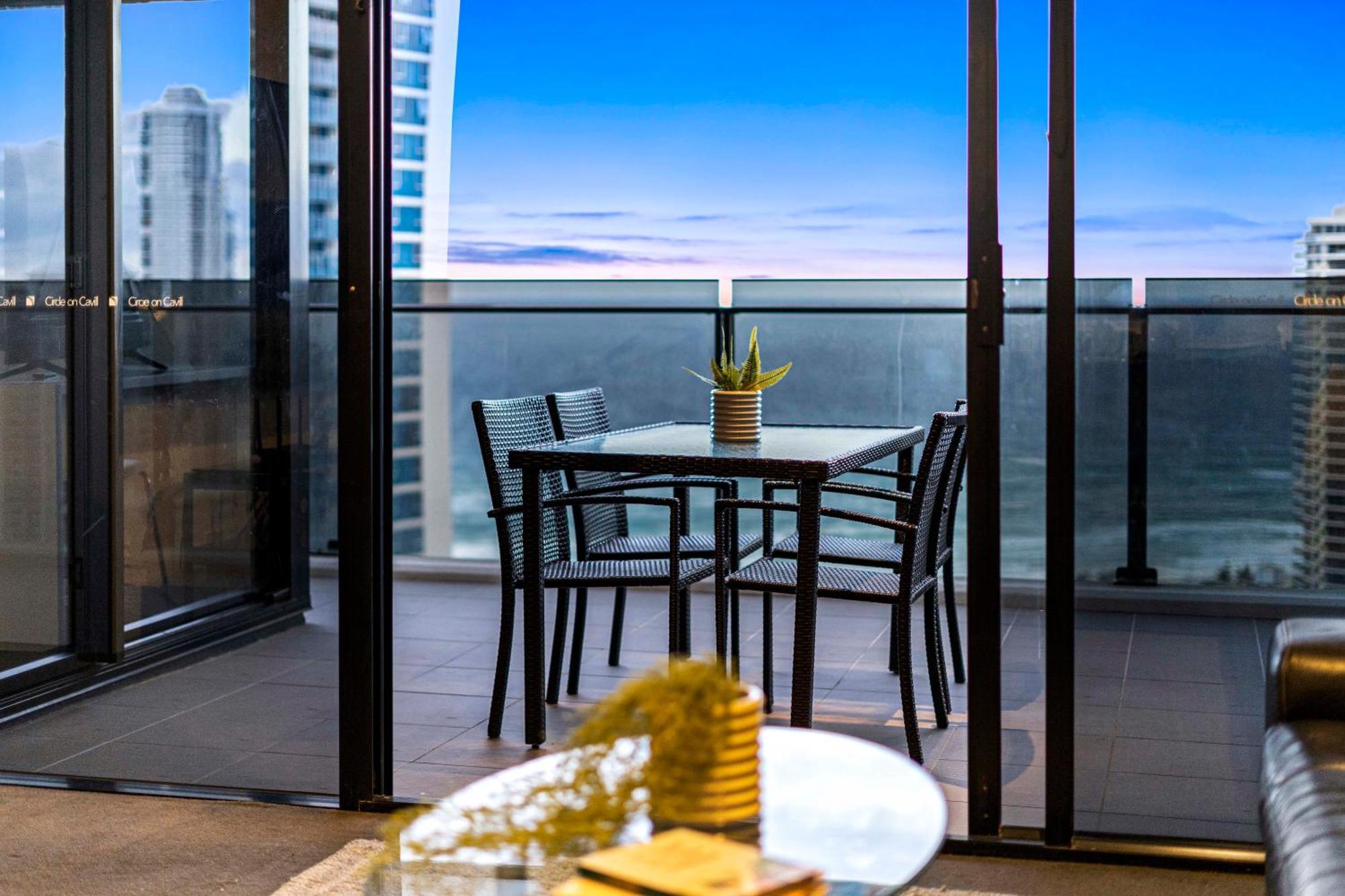 גולד קוסט Ocean View Apartments With Balcony - Circle On Cavill - Central Location! - Self Contained & Privately Managed מראה חיצוני תמונה